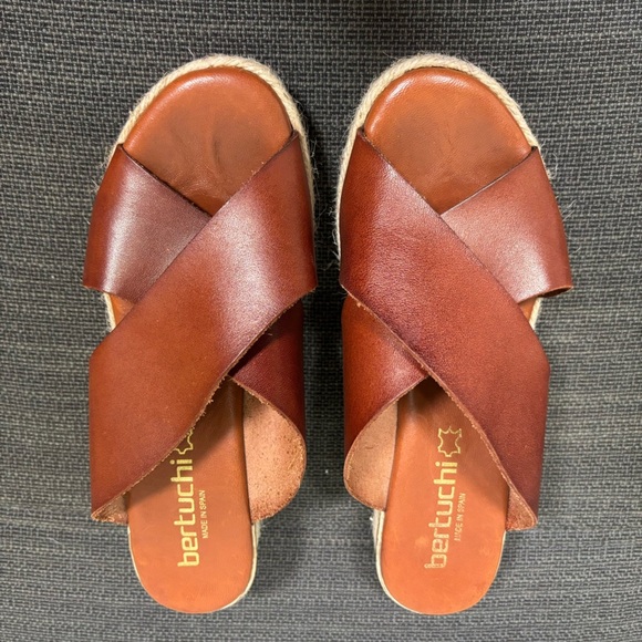 Bertuchi Crossband Wedge Slide Platform Sandal Brown Leather Women Size 38/7.5 - Picture 1 of 10